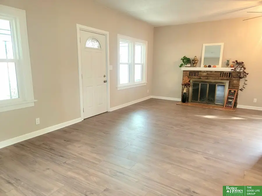 1121 N East Avenue, York, NE 68467 - #2