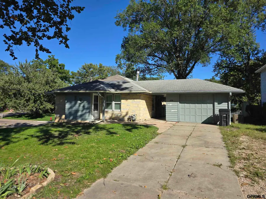 3208 S 46th Street, Lincoln, NE 68506 - #2