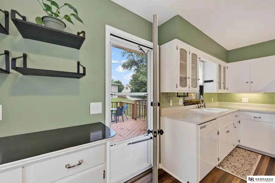 810 S Grandview Avenue, Papillion, NE 68046 - #2
