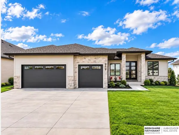 919 N 106th Street, Lincoln, NE 68527