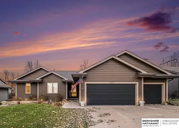 21973 Hilltop Avenue, Gretna, NE 68028