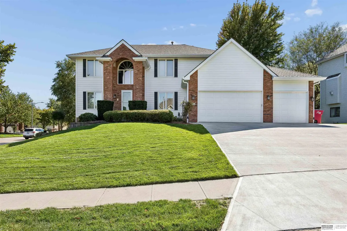 801 Graham Drive, Papillion, NE 68046 - #1