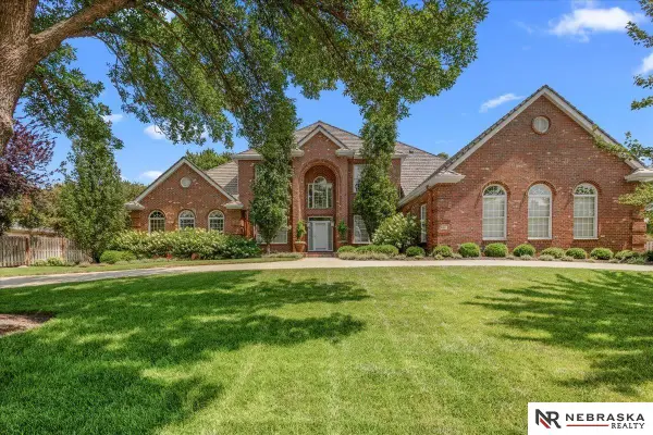 665 N 164th Street, Omaha, NE 68118