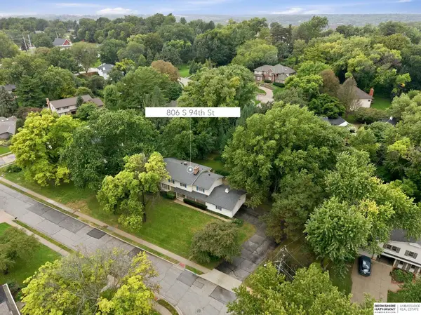 806 S 94th Street, Omaha, NE 68114