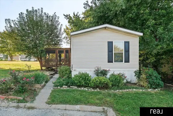 7123 N 112 Court #365, Omaha, NE 68142