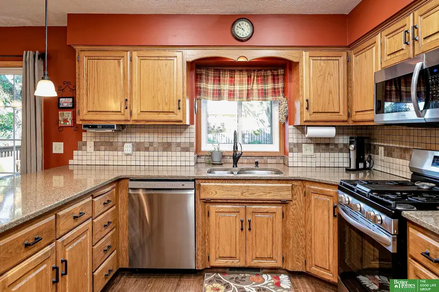 206 Summerset Drive, Papillion, NE 68133 - #2