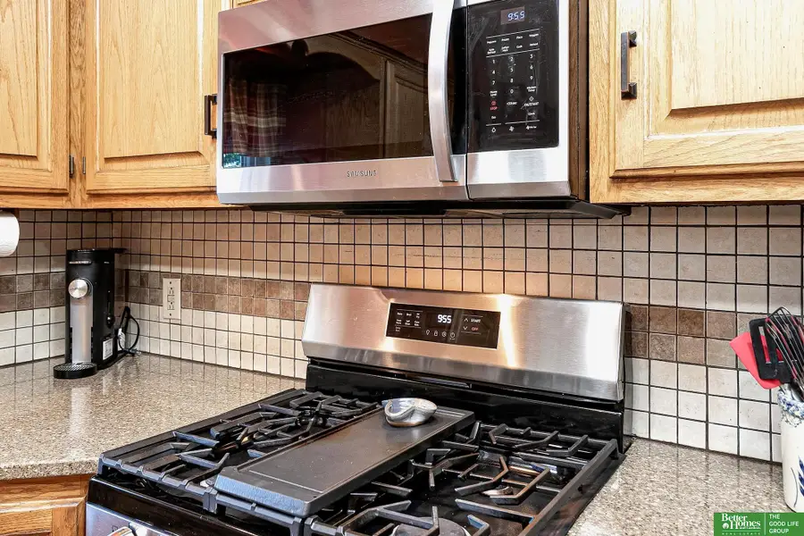 206 Summerset Drive, Papillion, NE 68133 - #3