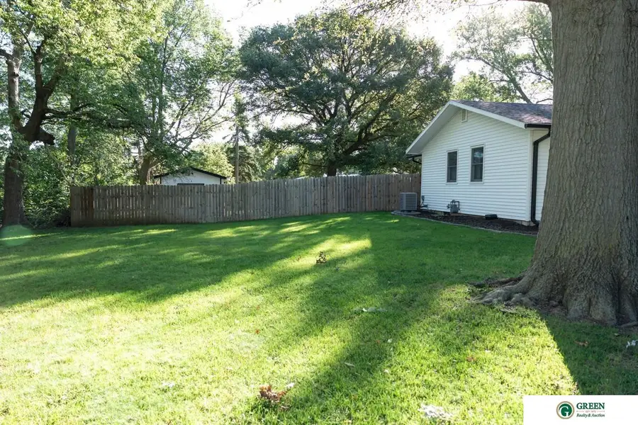 901 S Hutchins Avenue, York, NE 68467 - #2