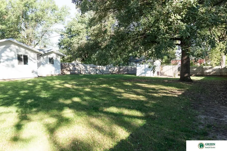 901 S Hutchins Avenue, York, NE 68467 - #3