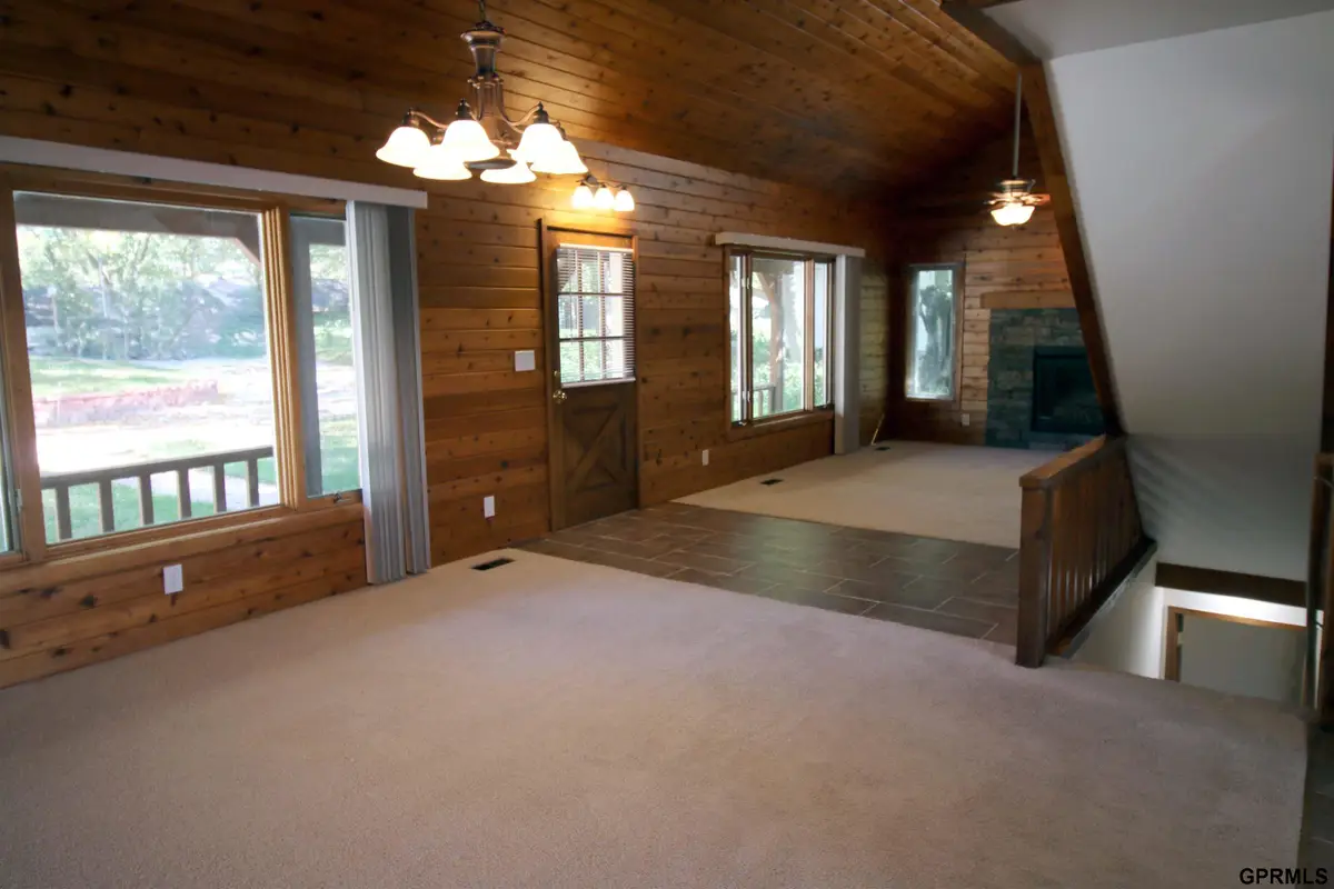 916 Bellevue Boulevard N, Bellevue, NE 68005 - #1