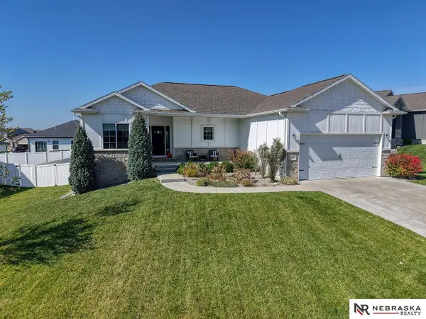 1235 Oakview Drive, Hickman, NE 68372