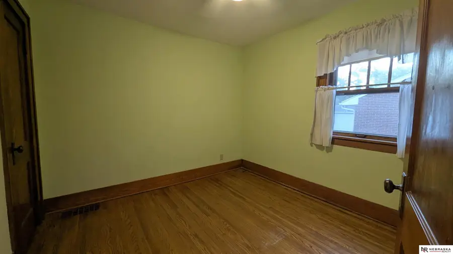 2424 S 33rd Street, Lincoln, NE 68506 - #3