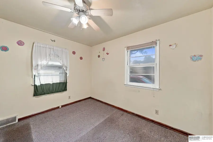935 Hollywood Avenue, Lincoln, NE 68504 - #3