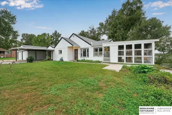 4428 N 7th Street, Carter Lake, IA 51510