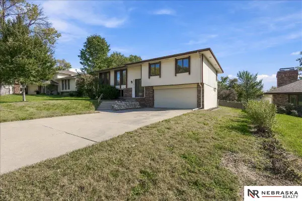 6111 S 93rd Street, Omaha, NE 68127