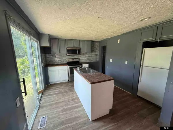 2577 Hartman Avenue, Omaha, NE 68111