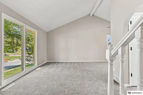 2405 Hogantown Drive, Bellevue, NE 68123