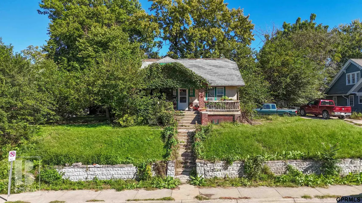 1007 S 33 Street, Omaha, NE 68105 - #1