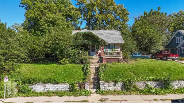 1007 S 33 Street, Omaha, NE 68105