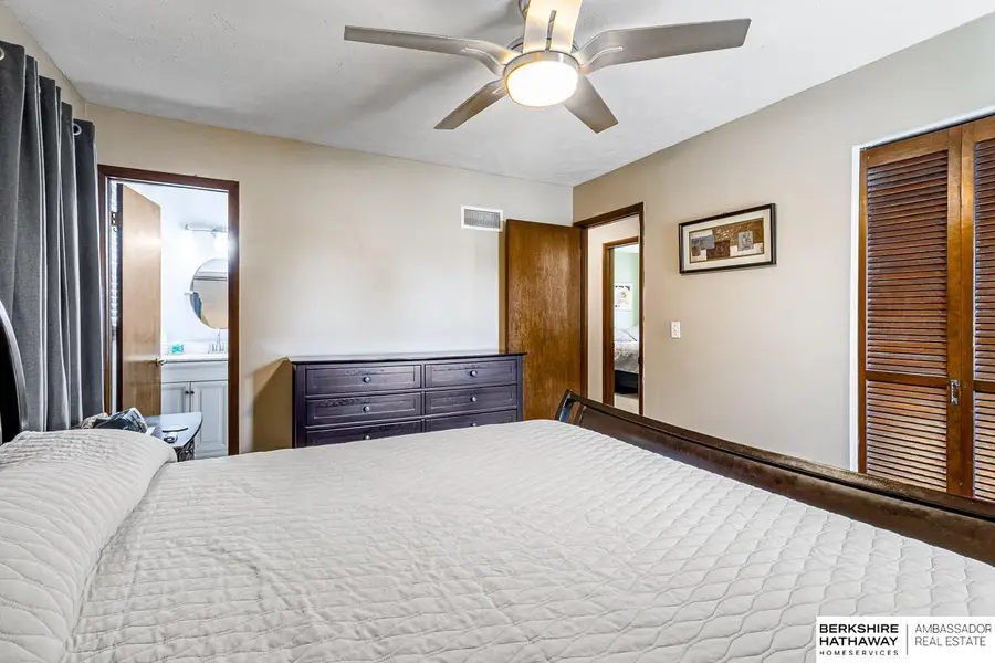 705 Hogan Drive, Papillion, NE 68046 - #3