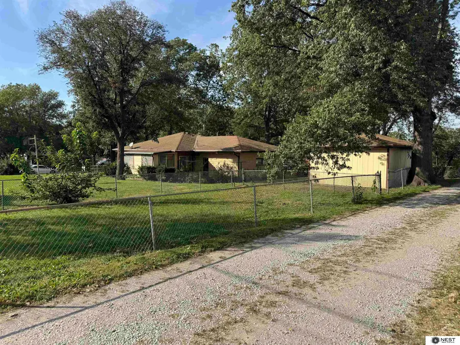 5805 Greenwood Street, Lincoln, NE 68507 - #2