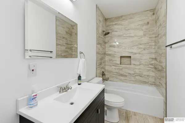 2008 N 70th Street, Omaha, NE 68104
