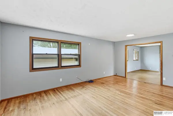 9478 Wirt Street, Omaha, NE 68134