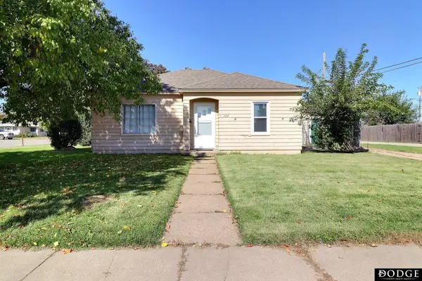 1102 E 10th Street, Fremont, NE 68025