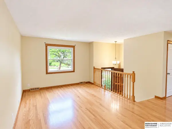 7071 Western Avenue, Omaha, NE 68132