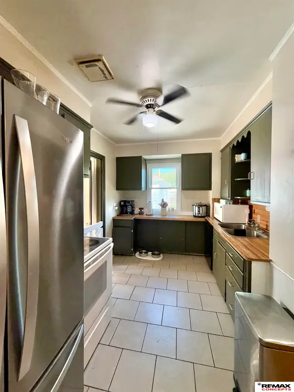6350 Leighton Avenue, Lincoln, NE 68507