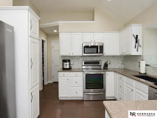 20911 Hampton Circle, Gretna, NE 68028