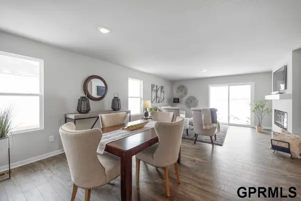 8011 N 113 Avenue, Omaha, NE 68142