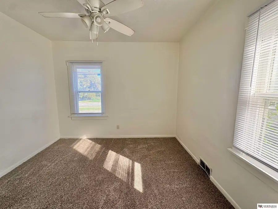 2445 N 33rd Avenue, Omaha, NE 68111 - #2