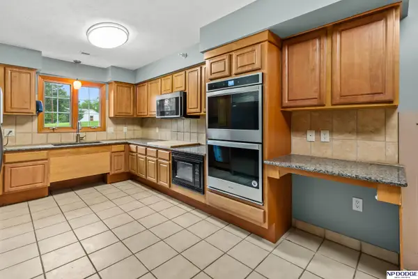 522 E 1 Street, Papillion, NE 68046