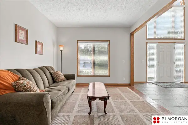 17622 Monroe Street, Omaha, NE 68135