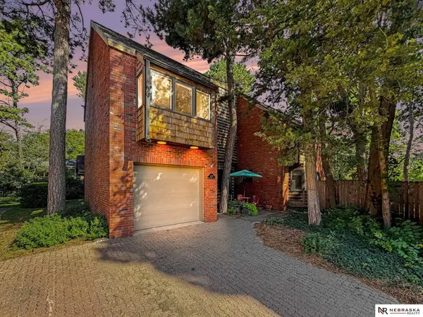 1318 Three Pines Court, Lincoln, NE 68510