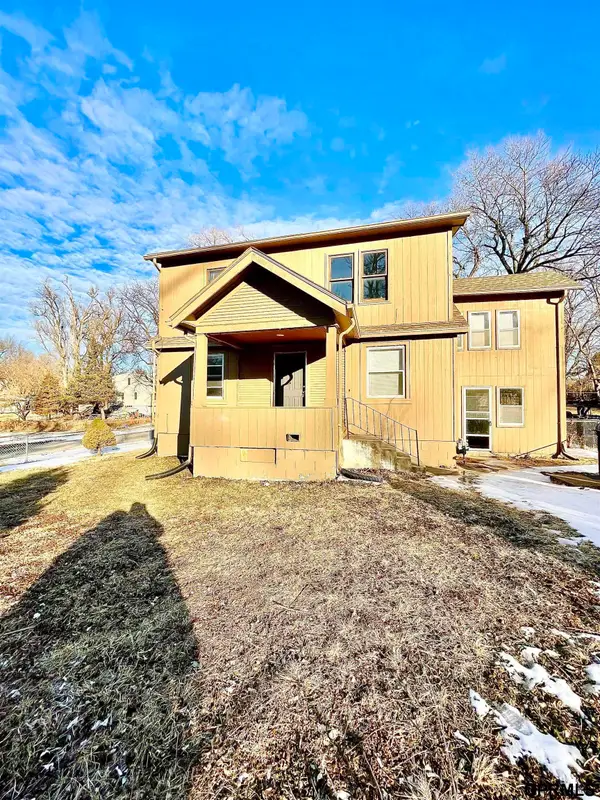 5015 N 38 Street, Omaha, NE 68111