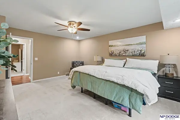 15827 Leavenworth Street, Omaha, NE 68118