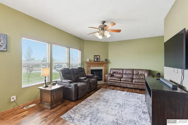 10505 N 152nd Avenue Circle, Bennington, NE 68007