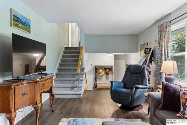 1806 Mayfair Drive, Omaha, NE 68144