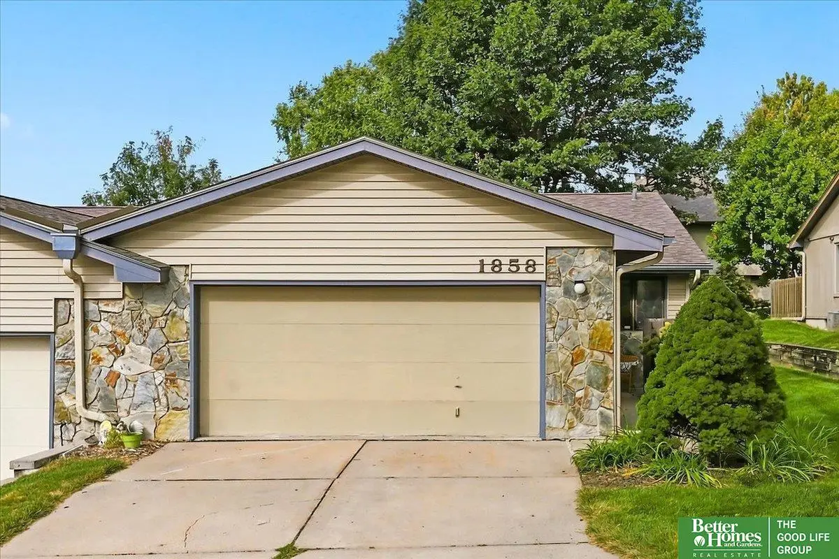 1858 N 94th Plaza, Omaha, NE 68114 - #1