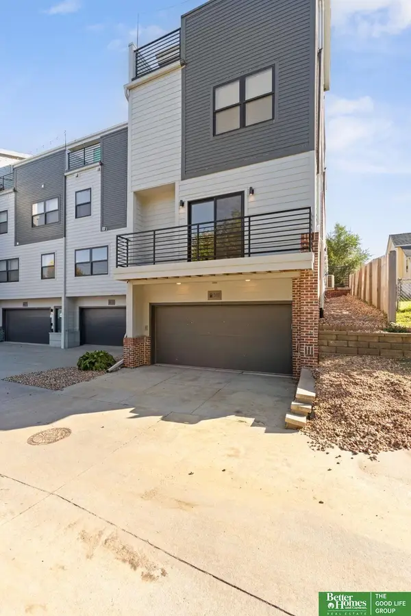3119 Mayberry Plaza, Omaha, NE 68105