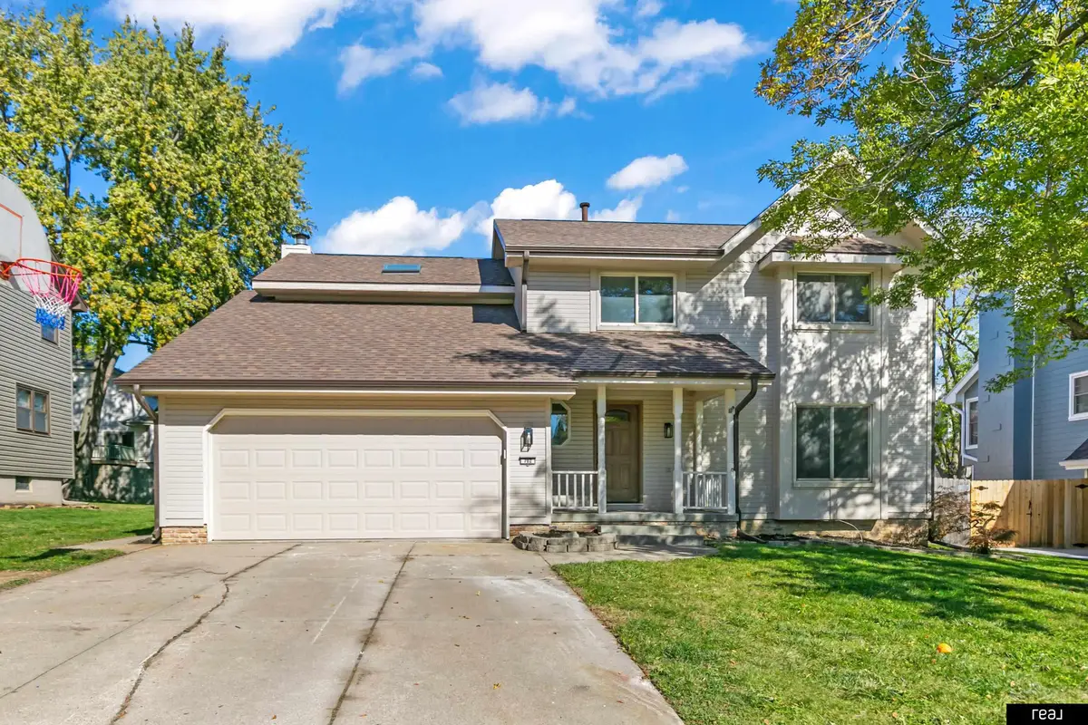 702 E Cary Street, Papillion, NE 68046-6017 - #1