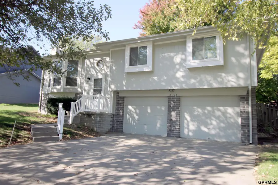 2104 Glenwood Avenue, Papillion, NE 68046 - #2