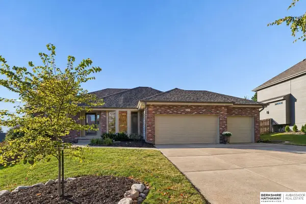 311 Fox Creek Lane, Papillion, NE 68046