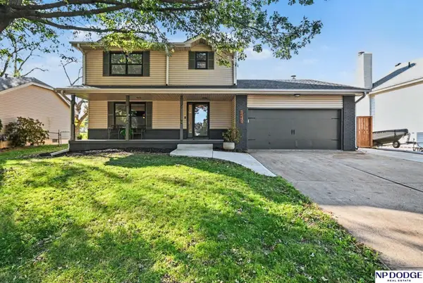 1212 Cedarwoods Drive, Papillion, NE 68046