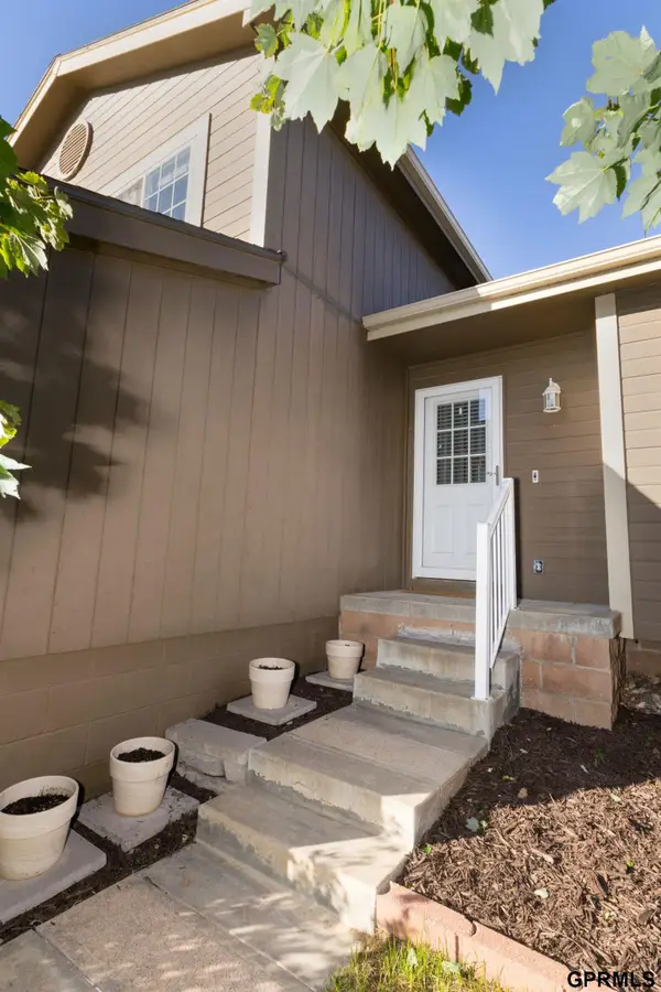 17258 Ruggles Street, Omaha, NE 68116