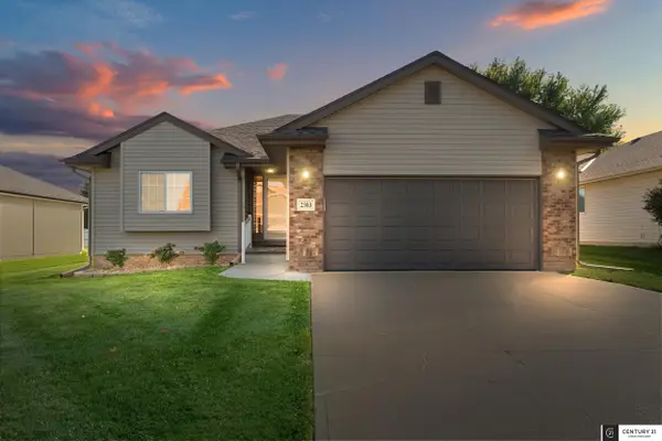 2303 Aberdeen Drive, Papillion, NE 68133