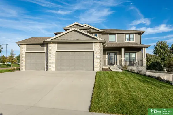 6836 Park Crest Drive, Papillion, NE 68133