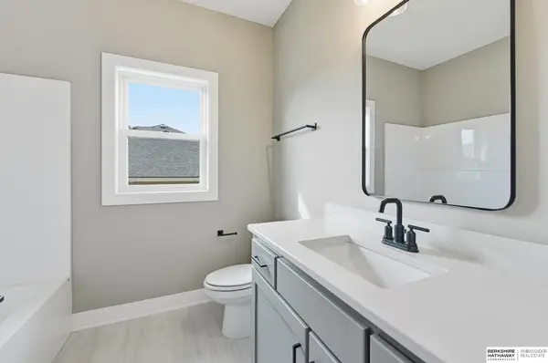 11002 S 101st Street, Papillion, NE 68046
